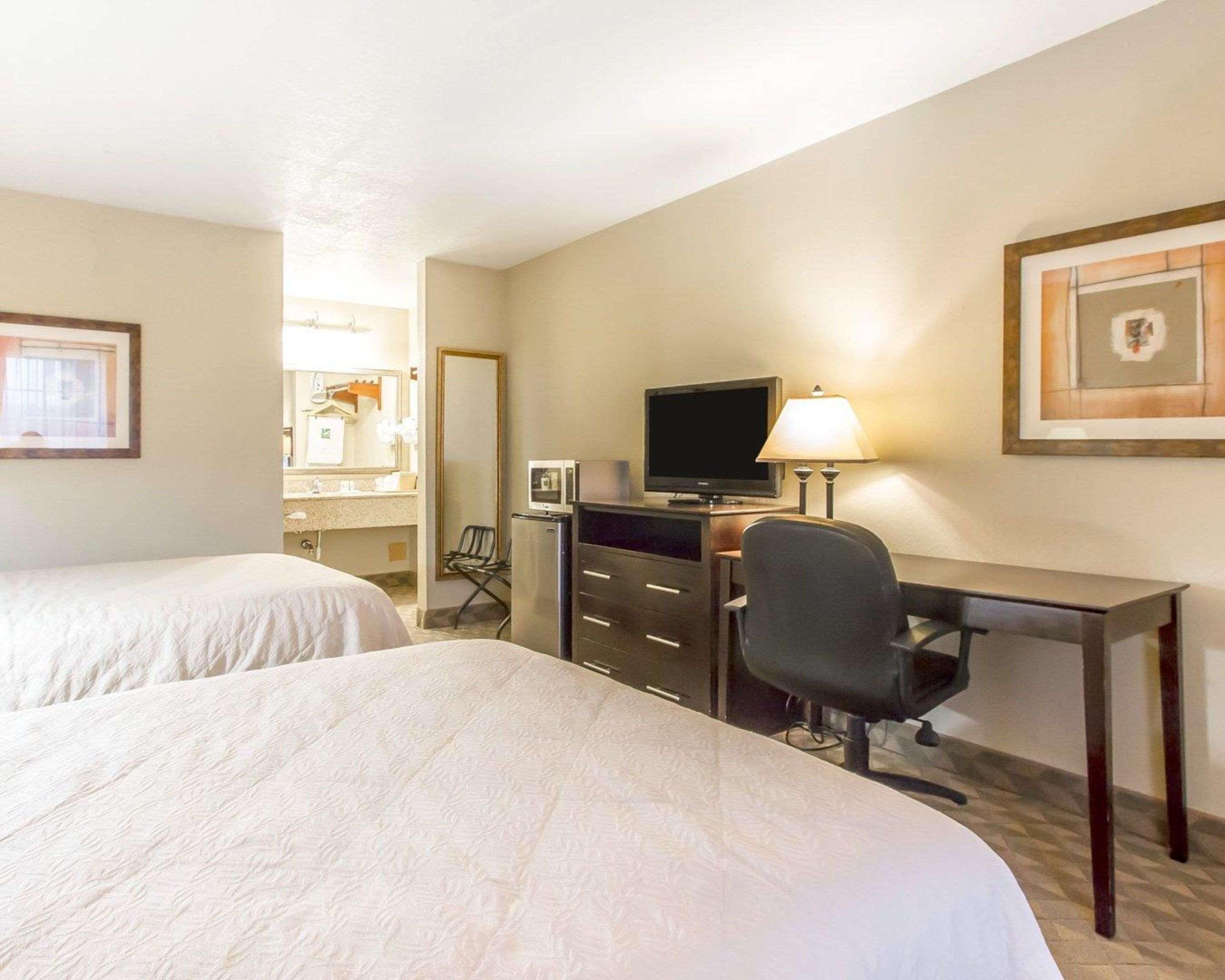 Quality Inn & Suites Greenville I-65 Bagian luar foto