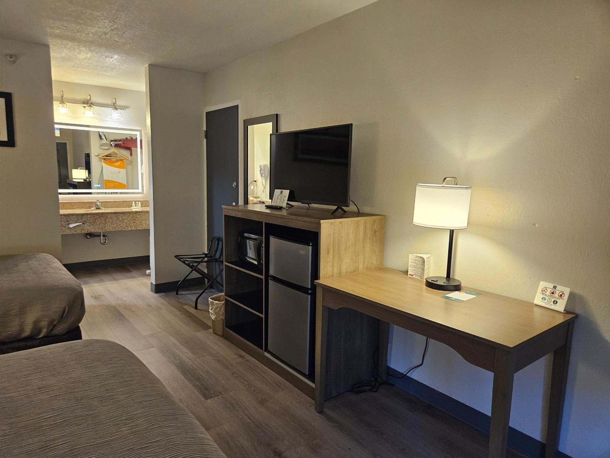 Quality Inn & Suites Greenville I-65 Bagian luar foto