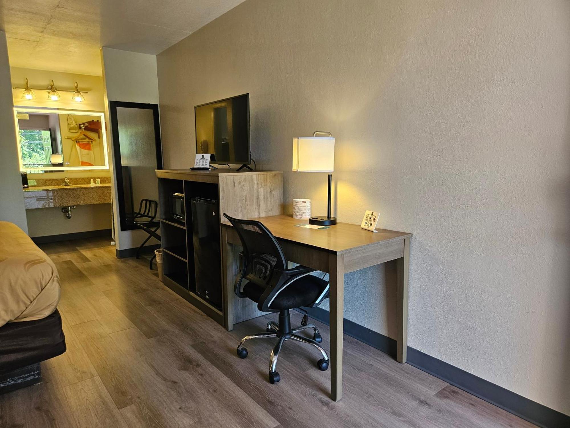 Quality Inn & Suites Greenville I-65 Bagian luar foto