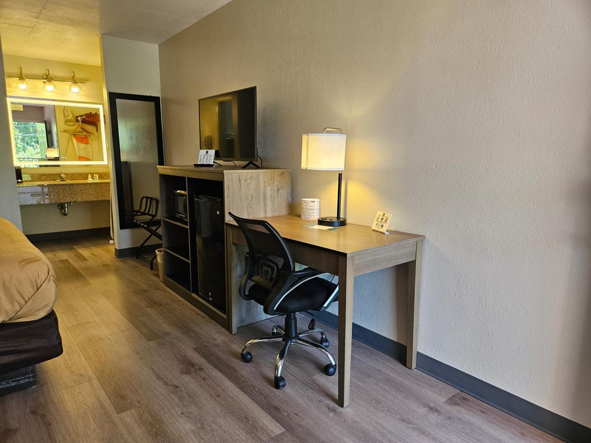 Quality Inn & Suites Greenville I-65 Bagian luar foto